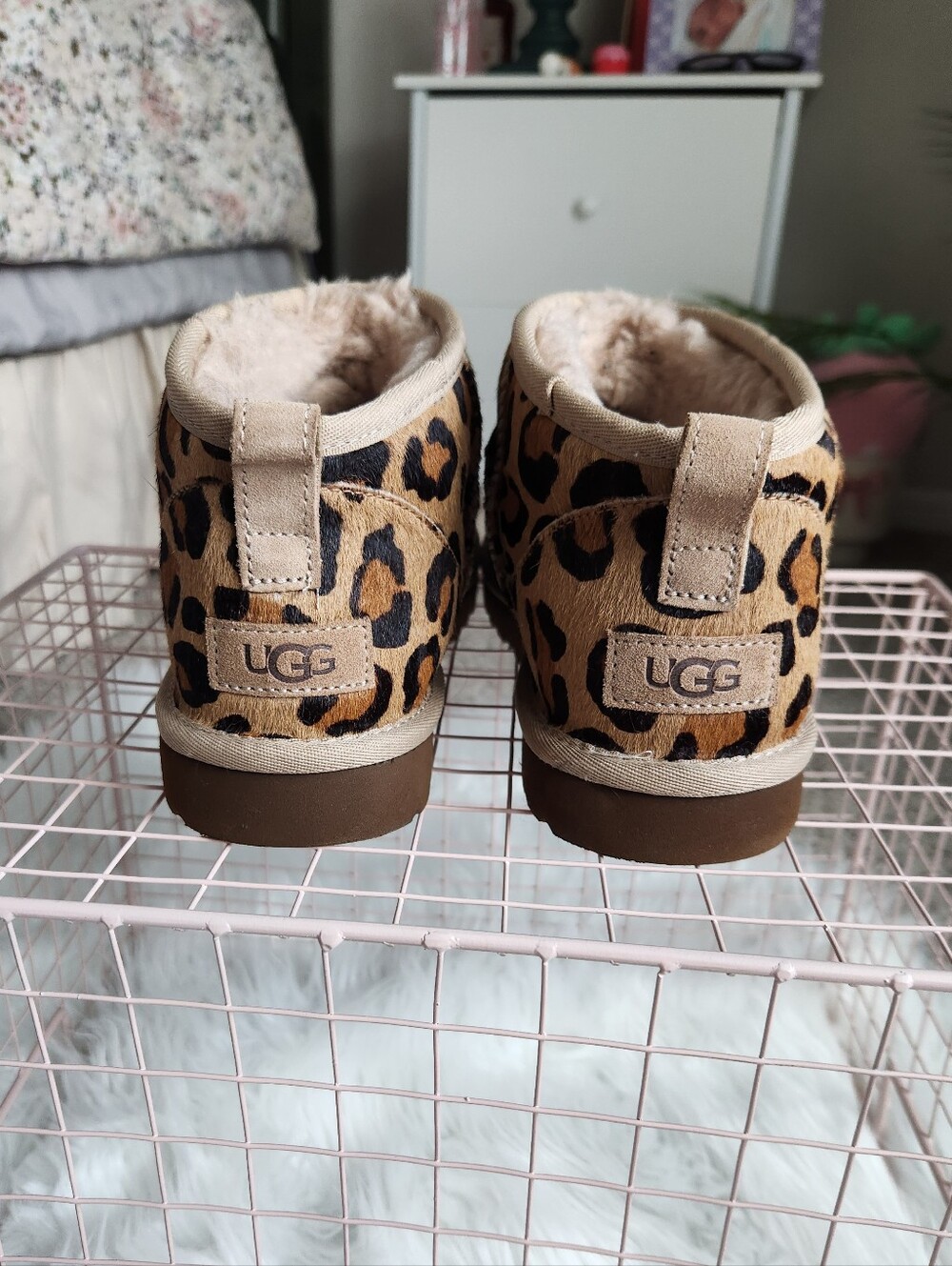 Sz 9 Ugg Ultra Mini Slip-on Booties - Picture 3 of 7